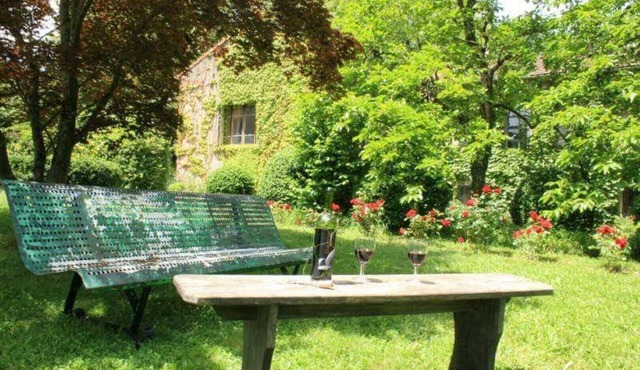 Stylish apartment, set within beautiful gardens