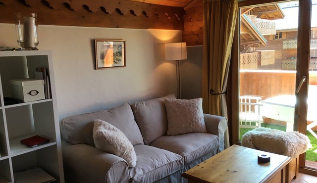 Stylish apartment comfortably sleeping 5, in heart of Les Carroz d'Araches