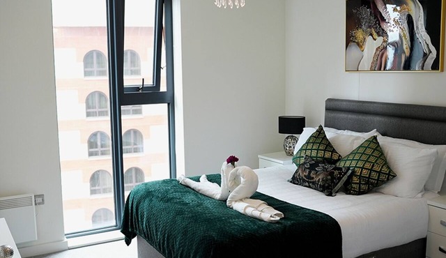 Stylish Apartment City Centre with Gym, In The Heart Of Broad Street!