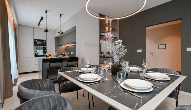 Stylish Apartment for 8 people in the villa with the pool and sea view