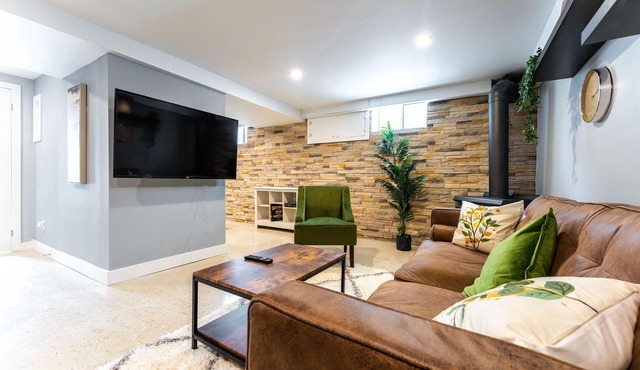 Stylish Apartment for Work or Study in Cambridge