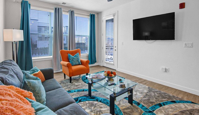 Stylish Apartment - Hottub/Parking/Gym/FastWifi/PetFriendly/Coffee Provided