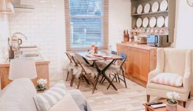 Stylish apartment: sleeps 4-6 people, town centre