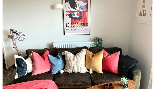 Stylish Apartment With a View in Leafy Ealing