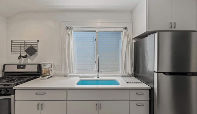 Stylish Apt in Walker's Point