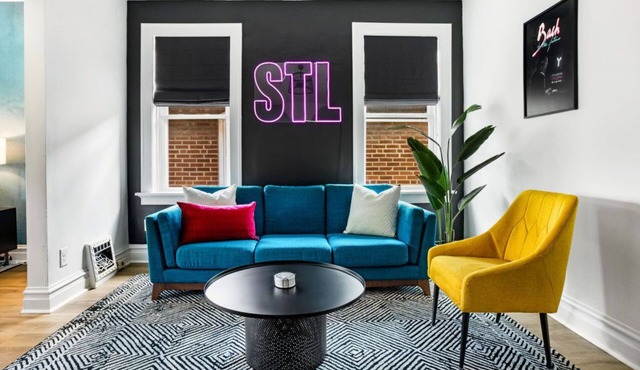 Stylish Apt Near STL Attractions