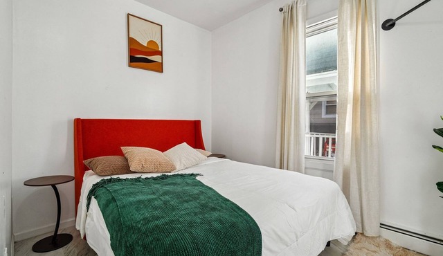 Stylish APT near NYC, METLIFE with Parking & Patio