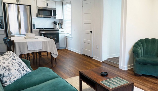 Stylish Apt Walk to Shops, Dining and Bucknell