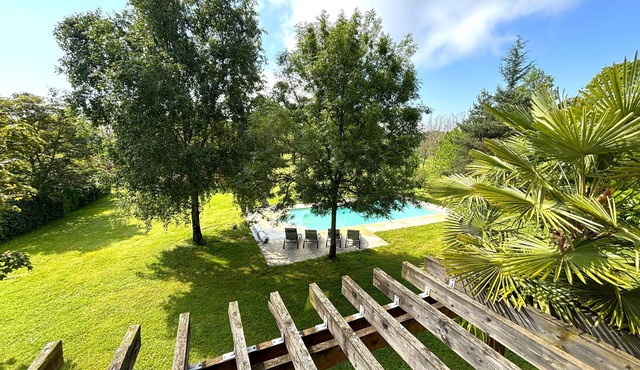 stylish architect house with huge garden and private pool, set 2km from Le Bugue