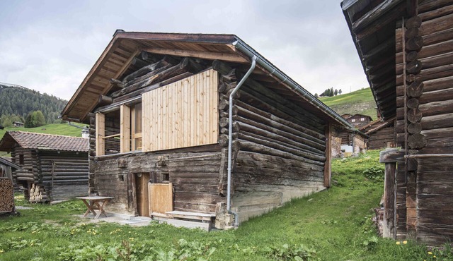 Stylish architect’s hut at the ski lift