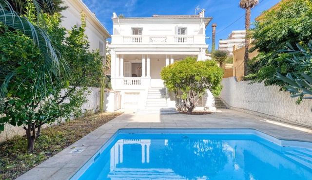 Stylish Art Deco villa near the sea 4 Bdrs Pool and garage