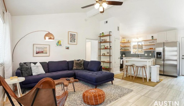Stylish Austin Retreat w Luxurious King Bed and WD