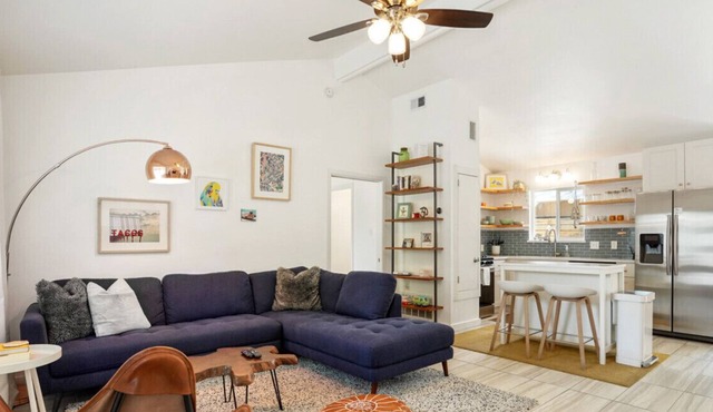 Stylish Austin Retreat w/Luxurious King Bed + W/D