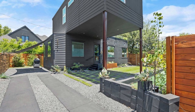 Stylish Austin Stay 3BR 2BA Pet-Friendly