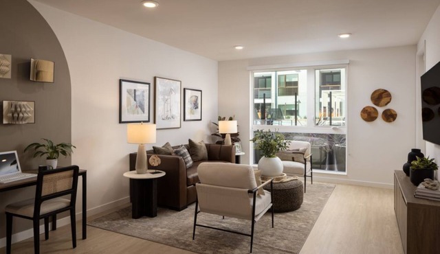 Stylish Avelle 2BR Condo – Pool and Hot Tub