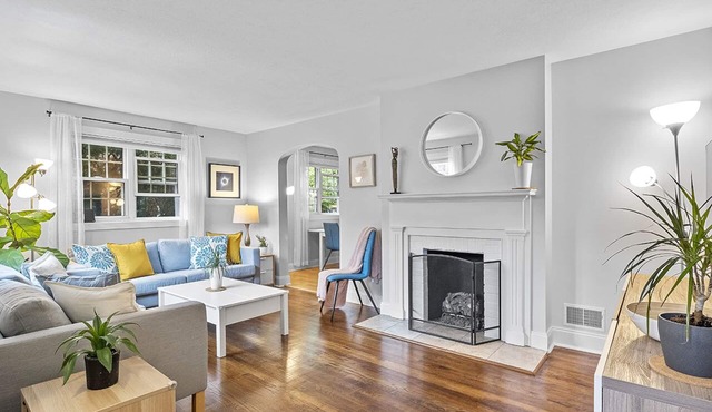 Stylish ♥ Baby Friendly ♥ 15min to DT PGH ♥ Great Yard