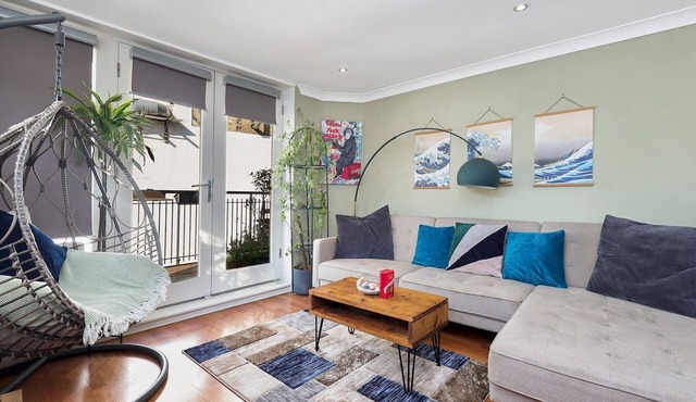 Stylish Balcony Apartment by London Fields - Pass the Keys