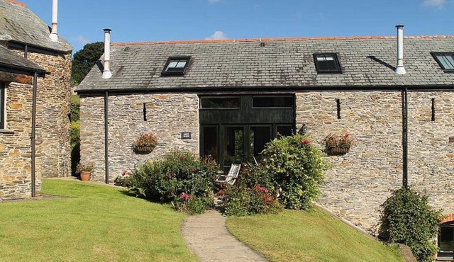 Stylish barn conversion in the beautiful South Hams - quiet location, sleeps 6