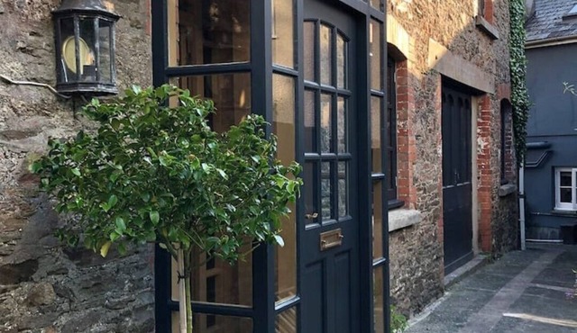 Stylish barn perfect for beach, surf or moor