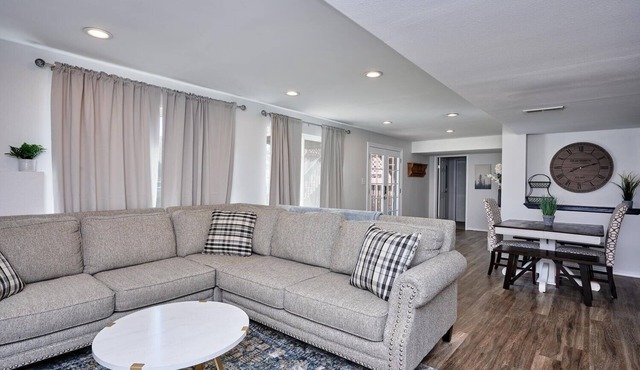 Stylish basement/apartment ideal for long stays
