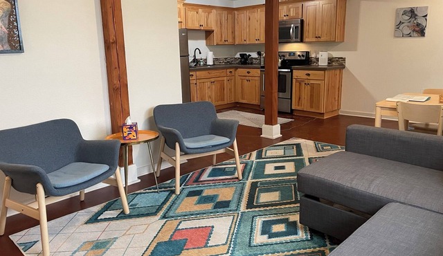 Stylish Basement Studio in NE Portland with Washer/Dryer, Air Conditioning