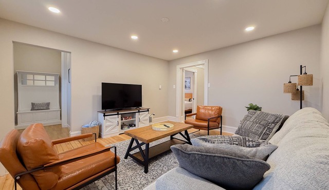 Stylish Bayview Retreat- 12 min to Downtown MKE, Fiserv Forum & more!