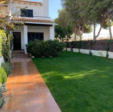 Stylish Beach House 600m to sea