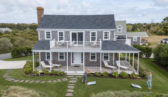 Stylish beach-house with ocean view
