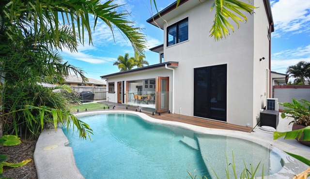 Stylish Beach Side Gem - pool, beach ZG7