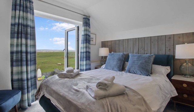 Stylish beachside house with superb coastal views