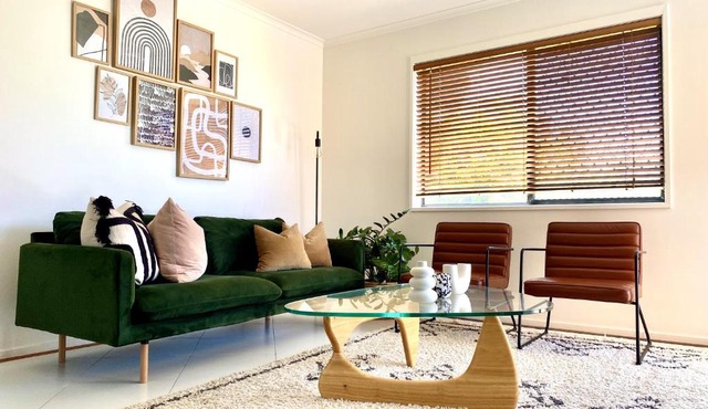 STYLISH BEACHSIDE PARADISE I SUNLIT COMFORT on THE GOLD COAST