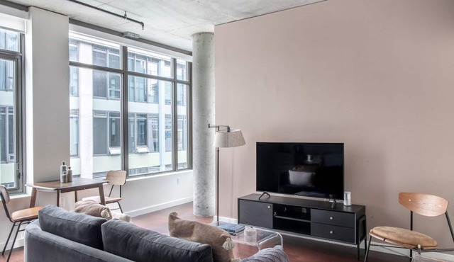 Stylish Belltown 1BR w/Gym, nr park, by Blueground