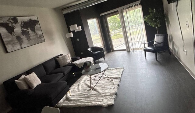Stylish Black-themed Apartment in Des Moines