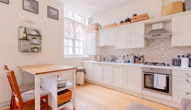 Stylish Bohemian 2BD Flat — Mile End Park!