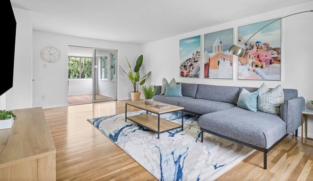 Stylish & Bright 4Bdrm House on Mt Troy/Pittsburgh