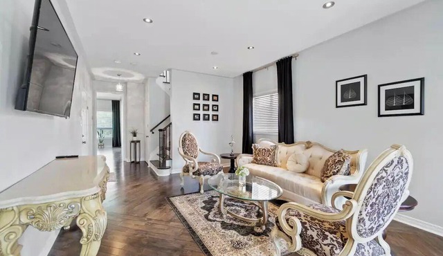 Stylish, Bright & Spacious - 3 Brdm W/1 Parking