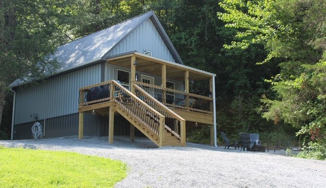 Stylish cabin 4mins away from Cumberland Lake!