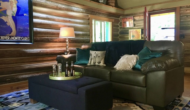 Stylish Cabin in 12 Acres of Private Forest