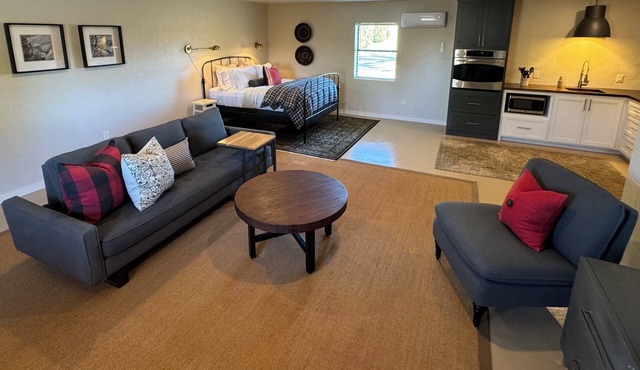 Stylish cabin near Medicine Park