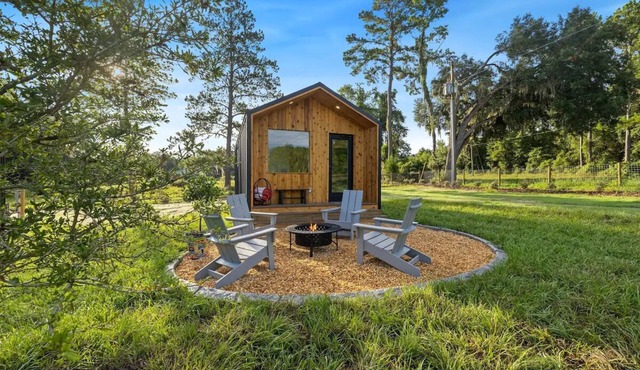 Stylish Cabin - Nearby Springs