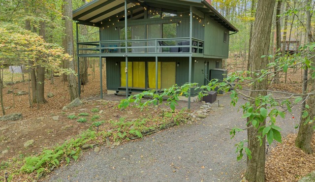 Stylish Cabin in Poconos Resort - Indoor/Outdoor Pools, Lakes, Kayaks, and more!