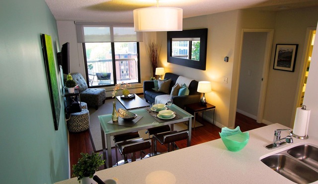 Stylish Calgary Downtown Executive Suite #BL231315