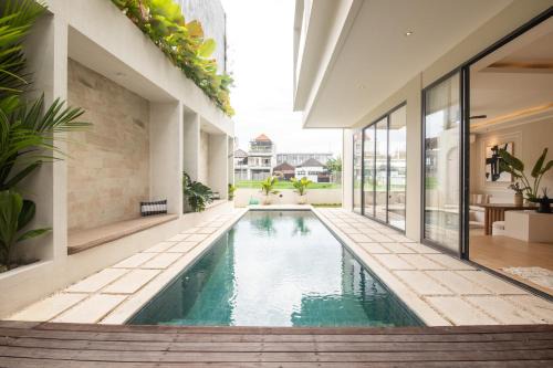 Stylish Canggu Villa 4BR with Ricefield View