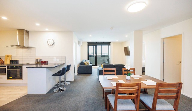 Stylish Central Apartment | Secure | Walk to CBD, Dining & Events