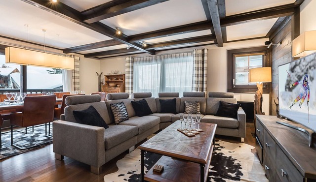 Stylish central apartment with fireplace and parking in Courchevel