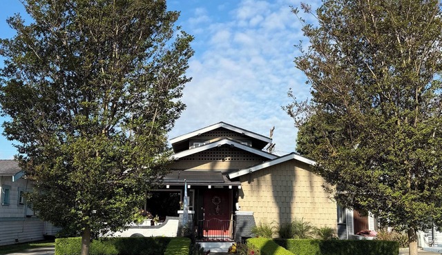 Stylish Central LA Retreat – Minutes from Museums & Stadiums for FIFA & SB LXI!