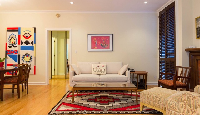 Stylish & Central Nob Hill Condo on quiet courtyard-parking space