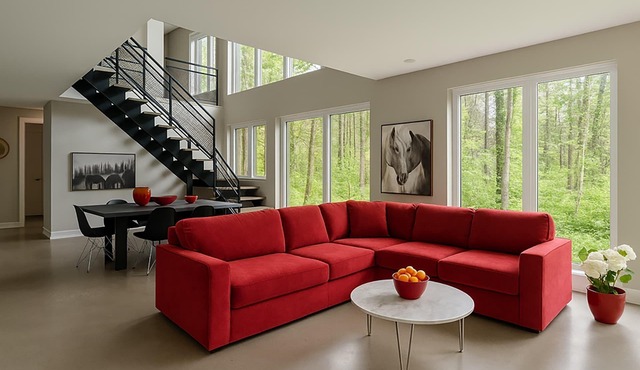 Stylish Chalet & Spa Steps from Lake Memphrémagog