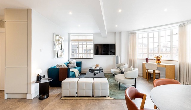 Stylish Chelsea Flat Near Sloane Square