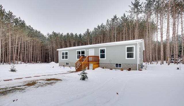 Stylish Chetek Hideaway w/Lake + Dock Access!